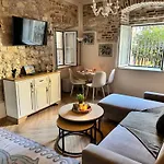 Bruskos Luxury Apartment *